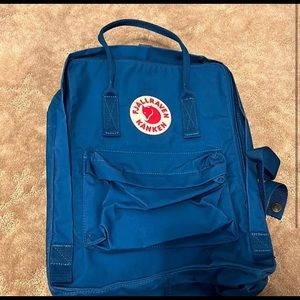 COPY - fjallraven kanken teal bag